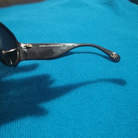 Dvf  tinted prescription glasses - Picture 4 of 6